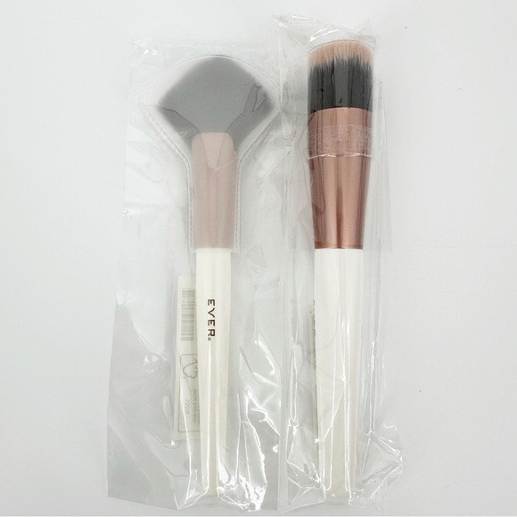 4 New Makeup Brushes  Ulta Ever Bare Minerals - Picture 3 of 6